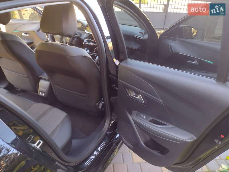 Хетчбек Peugeot e-208 2023 в Дубні