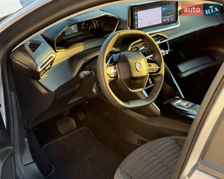 Хетчбек Peugeot e-208 2024 в Києві