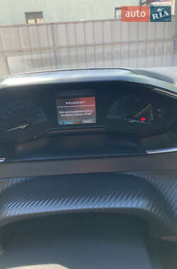 Хэтчбек Peugeot e-208 2021 в 