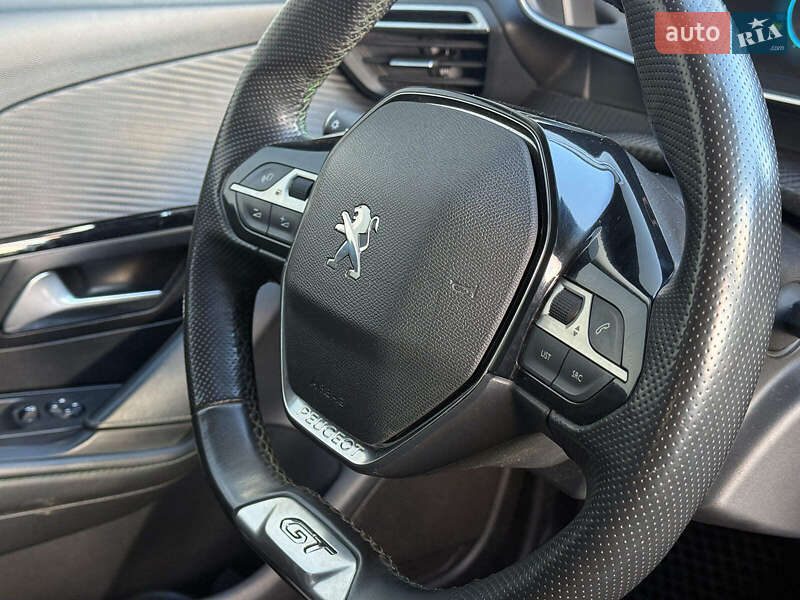 Хэтчбек Peugeot e-208 2019 в Львове