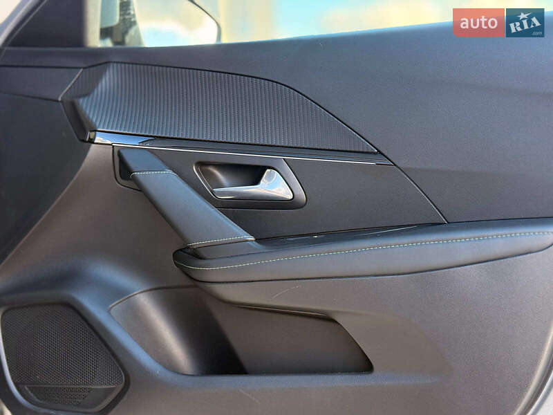 Хэтчбек Peugeot e-208 2019 в Львове