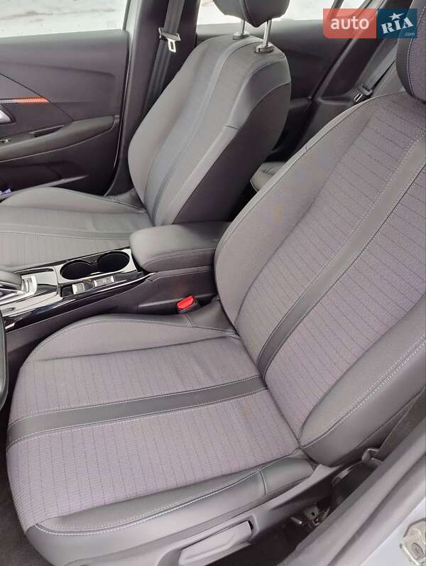 Хэтчбек Peugeot e-208 2020 в Львове