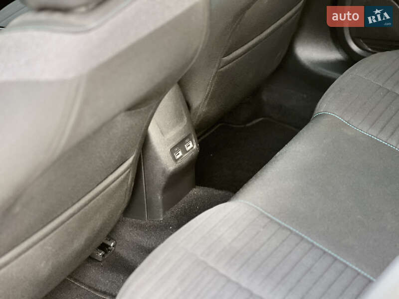 Хетчбек Peugeot e-208 2023 в Львові