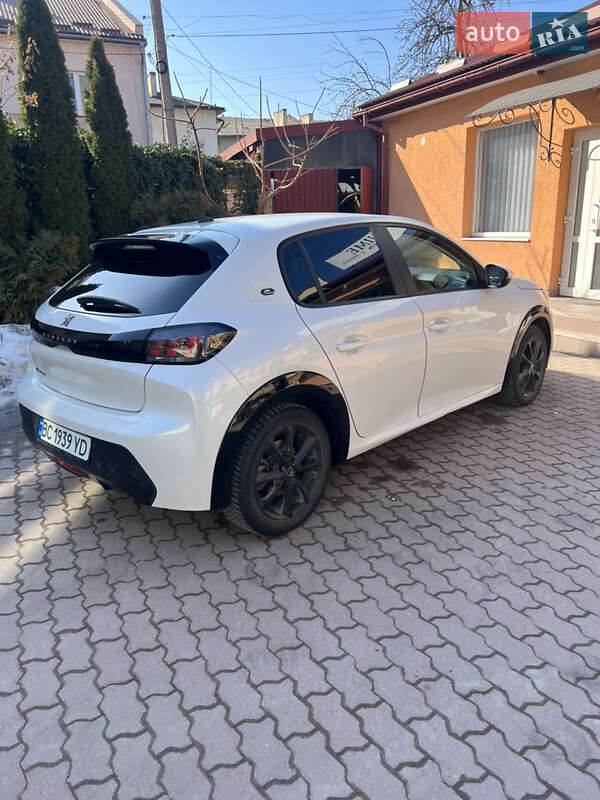Хэтчбек Peugeot e-208 2020 в Львове