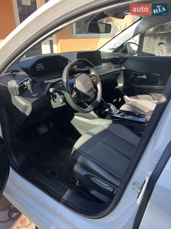 Хэтчбек Peugeot e-208 2020 в Львове