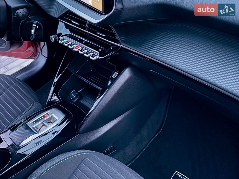 Хэтчбек Peugeot e-208 2024 в Львове