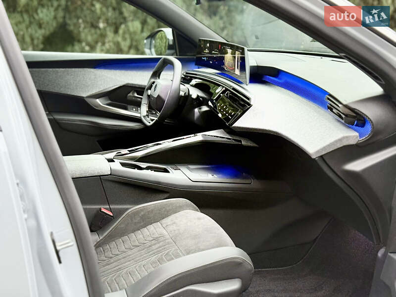 Внедорожник / Кроссовер Peugeot e-3008 2024 в Самборе