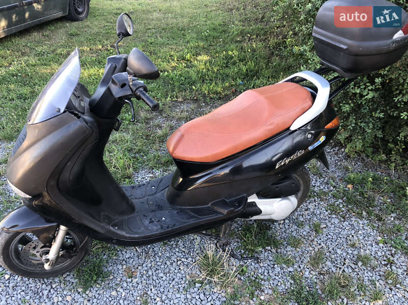 Скутер Peugeot Elyseo 2000 в Хотине