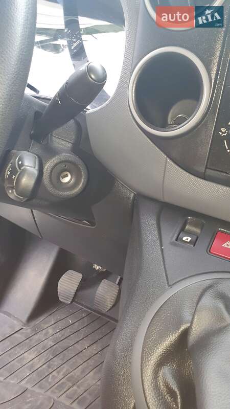 Вантажопасажирський фургон Peugeot Expert 2016 в Іршаві фото 11 Вантажопасажирський фургон Peugeot Expert 2016 в Іршаві