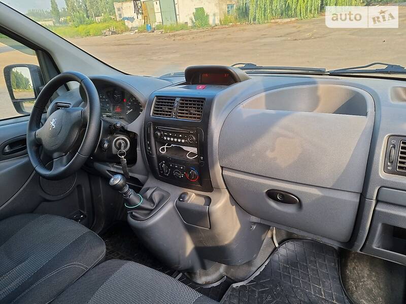 Минивэн Peugeot Expert 2008 в Покровске