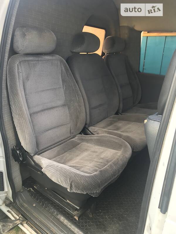 Грузопассажирский фургон Peugeot Expert 2001 в Корце