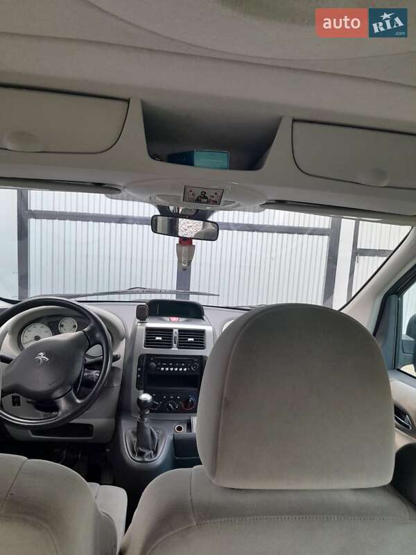 Мінівен Peugeot Expert 2012 в Чернівцях