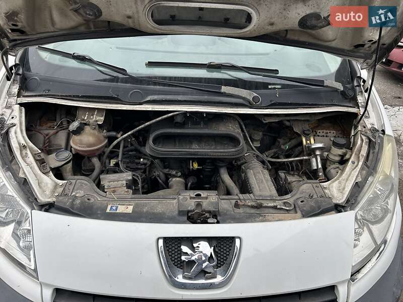 Минивэн Peugeot Expert 2008 в Киеве