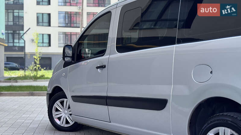 Мінівен Peugeot Expert 2012 в Івано-Франківську