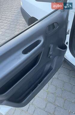 Грузовой фургон Peugeot Expert 2001 в 