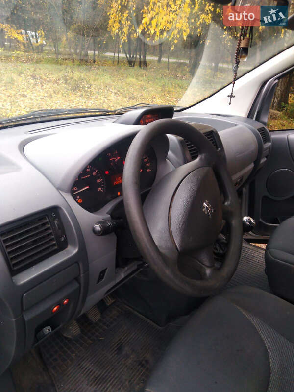 Минивэн Peugeot Expert 2007 в Новояворовске