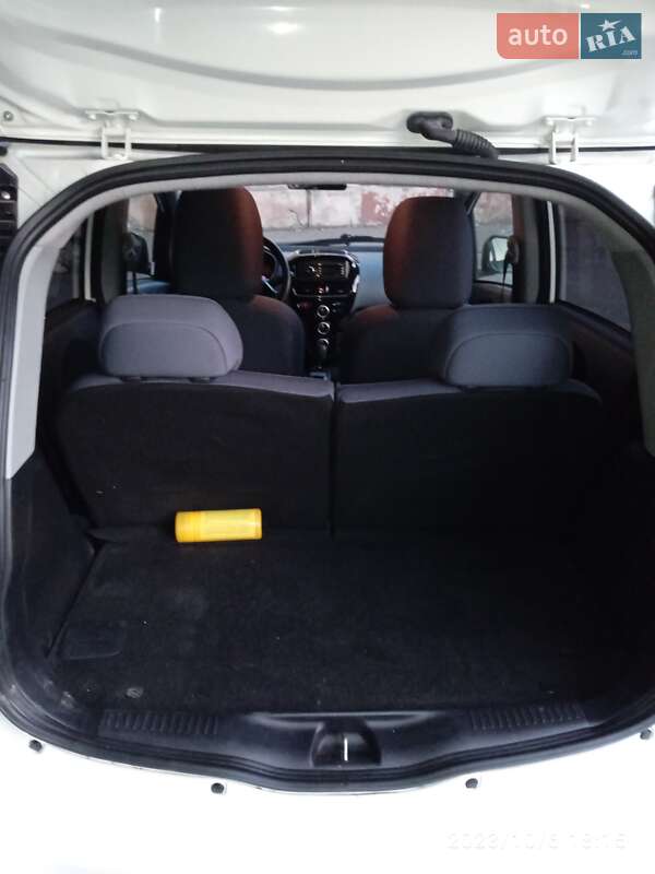 Хетчбек Peugeot iOn 2012 в Запоріжжі