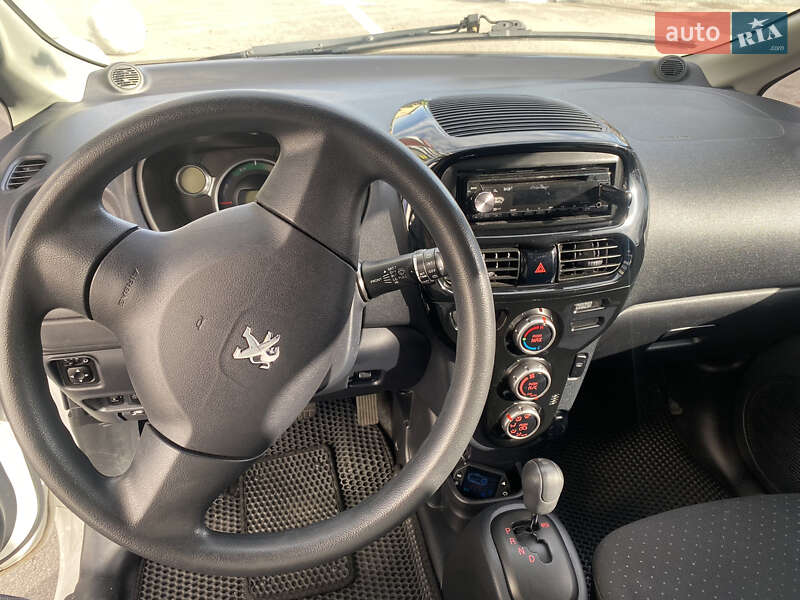 Хэтчбек Peugeot iOn 2011 в Ирпене