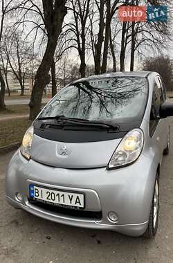 Хэтчбек Peugeot iOn 2014 в 