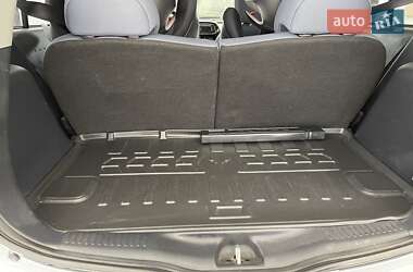 Хэтчбек Peugeot iOn 2014 в 