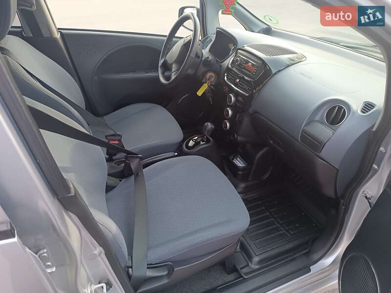 Хэтчбек Peugeot iOn 2012 в Хмельнике