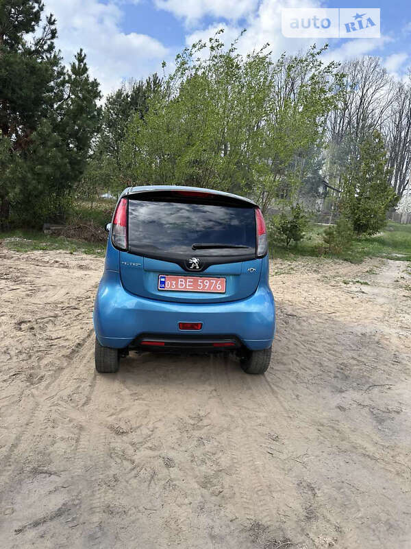 Хэтчбек Peugeot iOn 2015 в Полонном