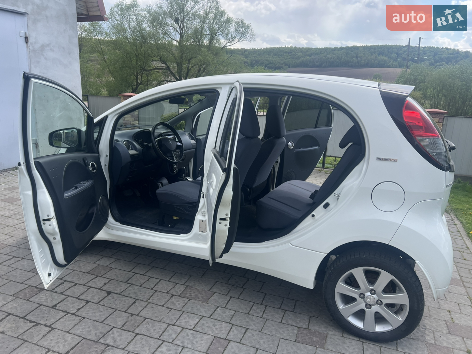 2011 Peugeot iOn - мініатюра 2