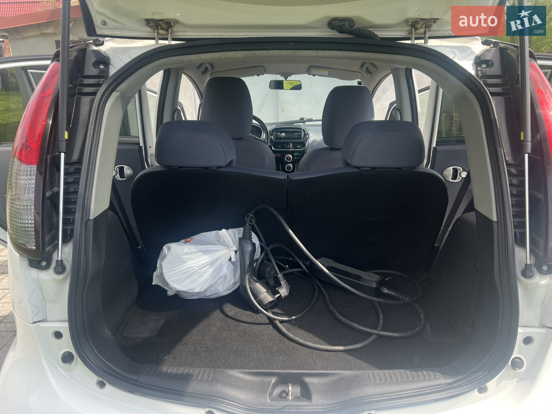 2011 Peugeot iOn - мініатюра 12