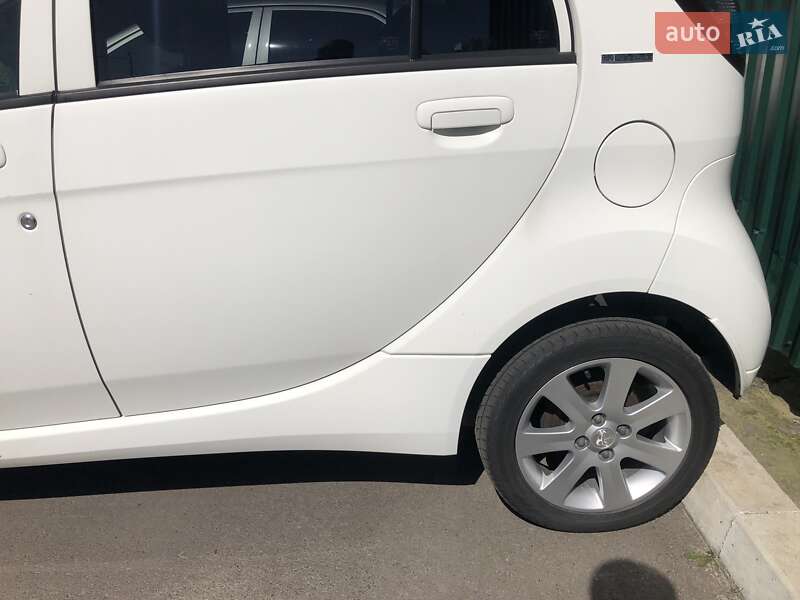 Хетчбек Peugeot iOn 2013 в Києві