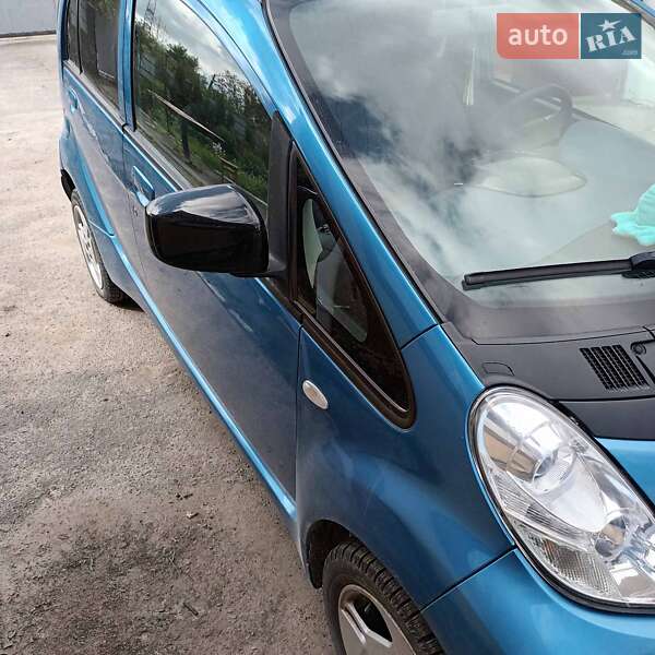 Хэтчбек Peugeot iOn 2011 в Звягеле