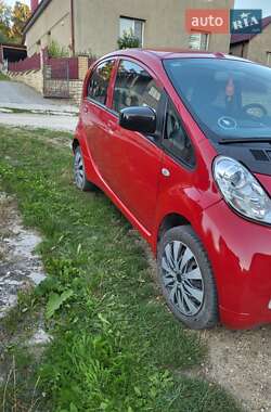 Хэтчбек Peugeot iOn 2011 в 