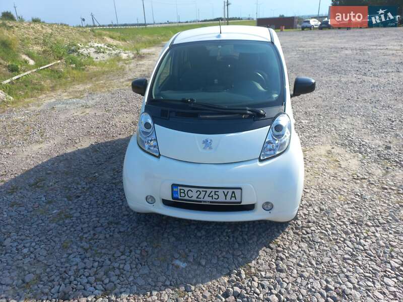Хэтчбек Peugeot iOn 2011 в Львове