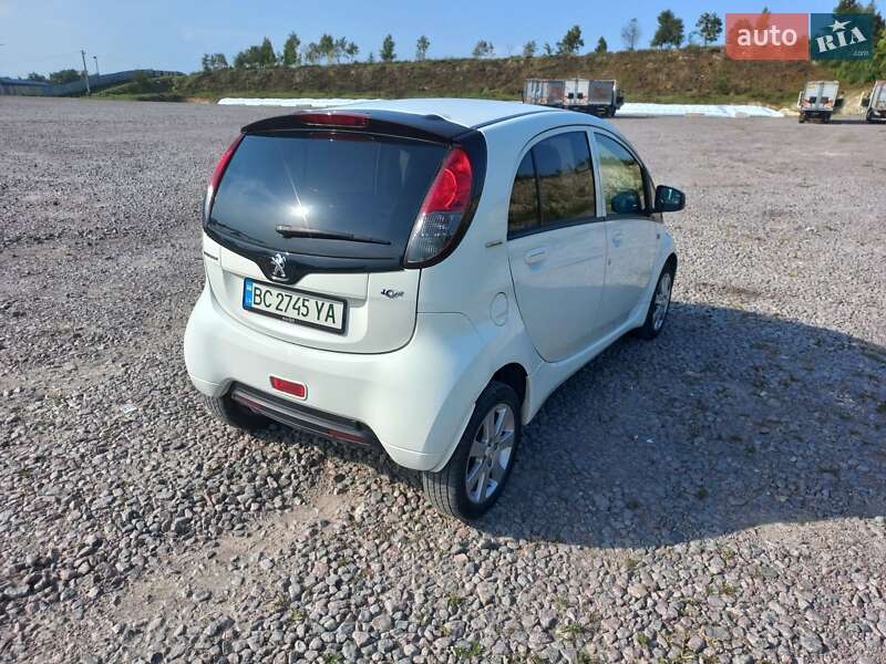 Хэтчбек Peugeot iOn 2011 в Львове