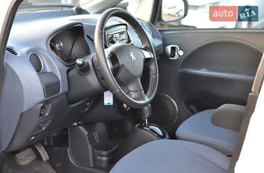 Хэтчбек Peugeot iOn 2013 в 