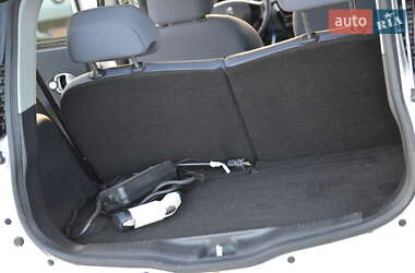 Хэтчбек Peugeot iOn 2013 в 