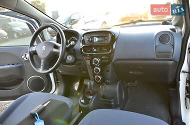Хэтчбек Peugeot iOn 2013 в 