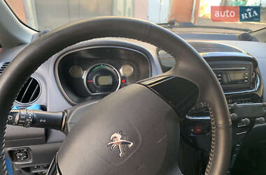 Хетчбек Peugeot iOn 2012 в 