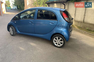 Хетчбек Peugeot iOn 2012 в 
