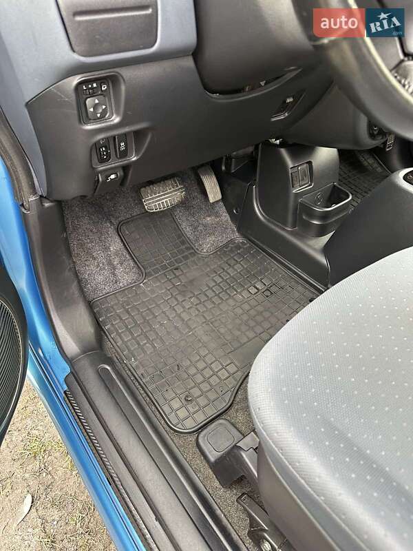 Хетчбек Peugeot iOn 2015 в Полонному