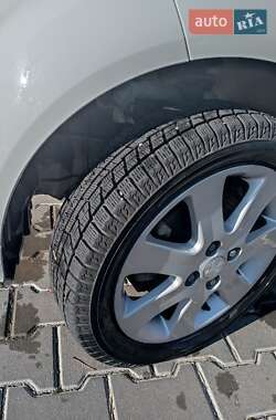 Хетчбек Peugeot iOn 2012 в 