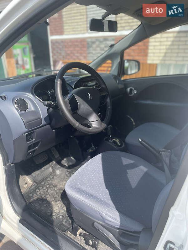 Хэтчбек Peugeot iOn 2012 в Славуте фото 5 Хэтчбек Peugeot iOn 2012 в Славуте