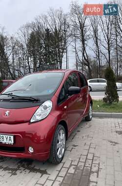 Хэтчбек Peugeot iOn 2017 в 