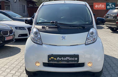 Хетчбек Peugeot iOn 2011 в 