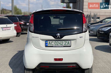 Хетчбек Peugeot iOn 2011 в 
