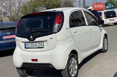 Хетчбек Peugeot iOn 2011 в 
