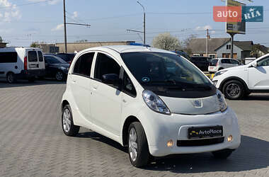 Хетчбек Peugeot iOn 2011 в 