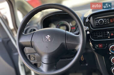 Хетчбек Peugeot iOn 2011 в 