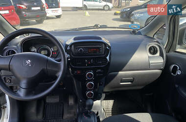 Хетчбек Peugeot iOn 2011 в 