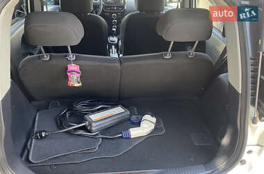 Хетчбек Peugeot iOn 2011 в 