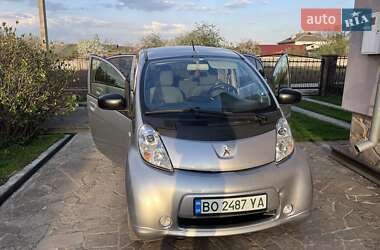 Хэтчбек Peugeot iOn 2014 в  фото 5 Хэтчбек Peugeot iOn 2014 в